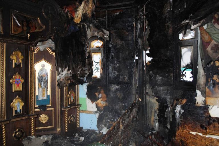 У Києві горіла незаконно збудована каплиця УПЦ (МП) У Києві горіла незаконно збудована каплиця УПЦ (МП)
